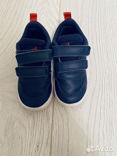 Кроссовки adidas