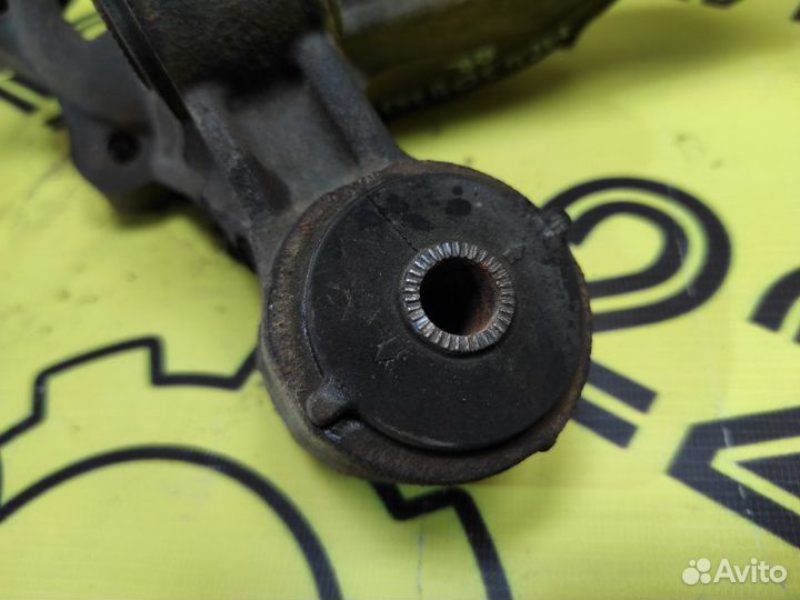 Цапфа (поворотный кулак) задняя правая Toyota