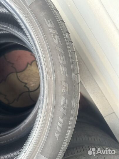 Pirelli P Zero 275/40 R21 и 315/35 R21 107Y