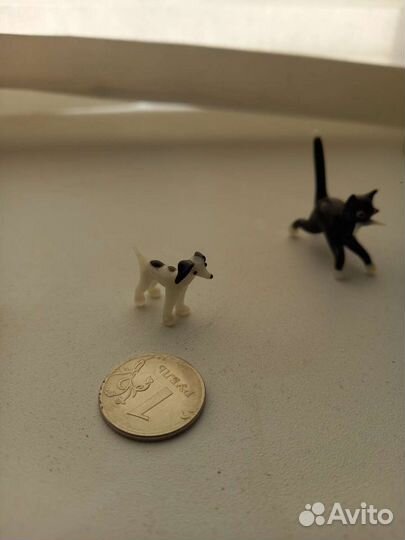 Фигурки из цветного стекла