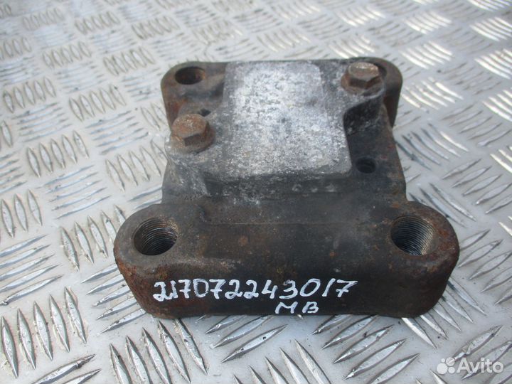 Проставка стремянки передней рессоры Mercedes-Benz