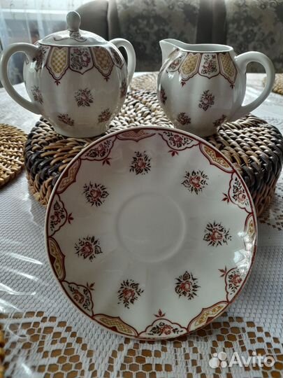 Сервиз чайный, сахарница, молочник, блюдце