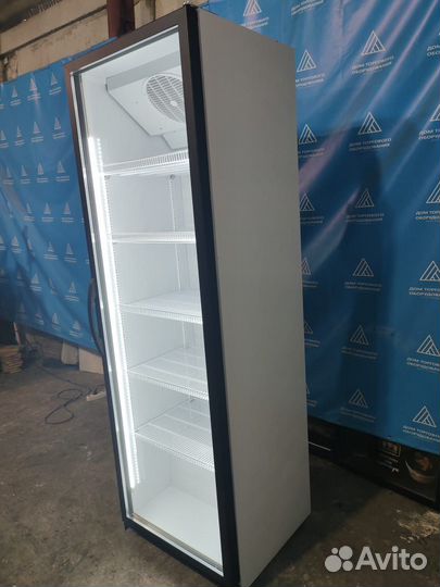 Холодильный шкаф со стеклянной дверью