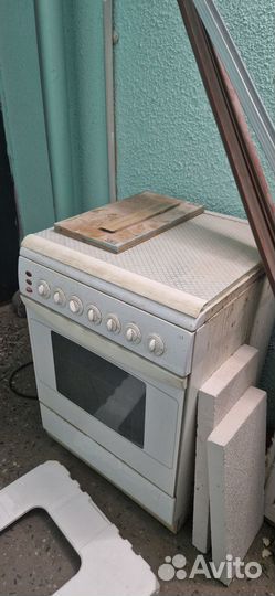 Продам газовую плиту