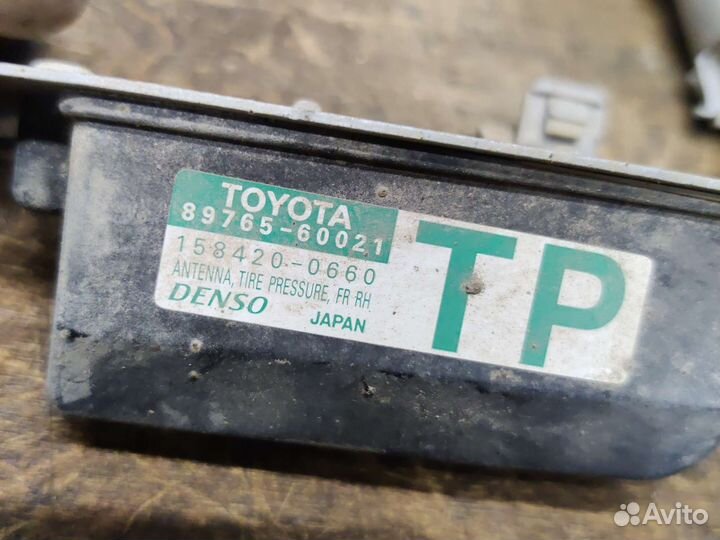 Антенна давления колес Toyota LC200 2016г