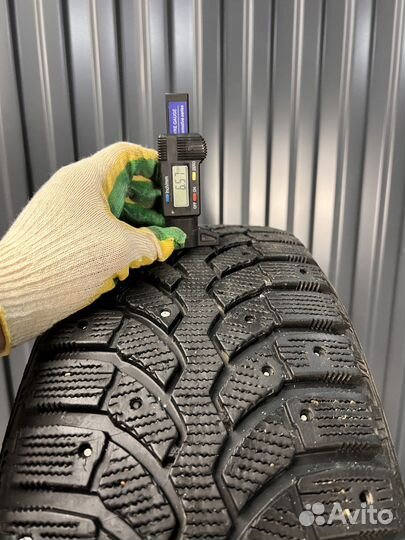 Bridgestone Blizzak Spike-01 215/60 R16 95T