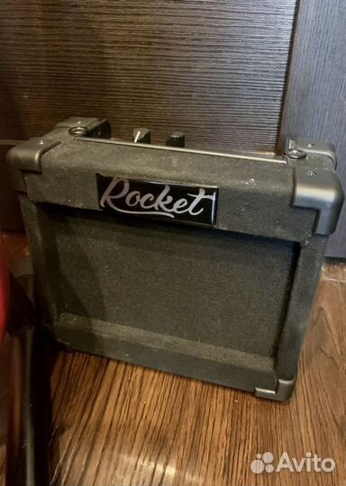 Бас гитара + чехол + комбик (комплект)