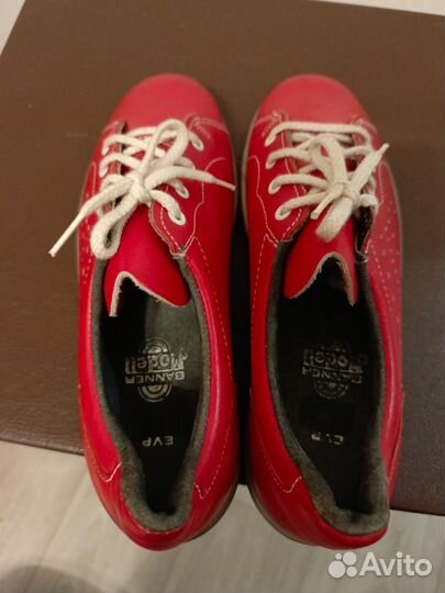 Кроссовки 36
