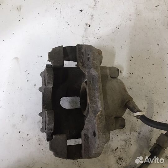 Суппорт передний BMW e32