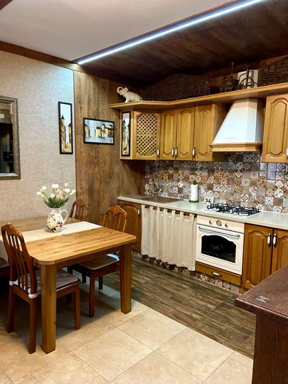 4-к. квартира, 110 м², 1/3 эт.