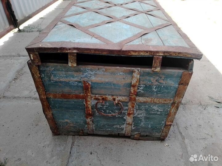 Сундук деревянный