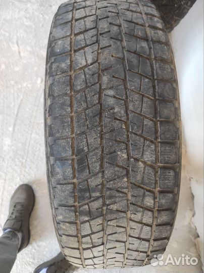 Bridgestone Blizzak DM-V1 235/65 R18