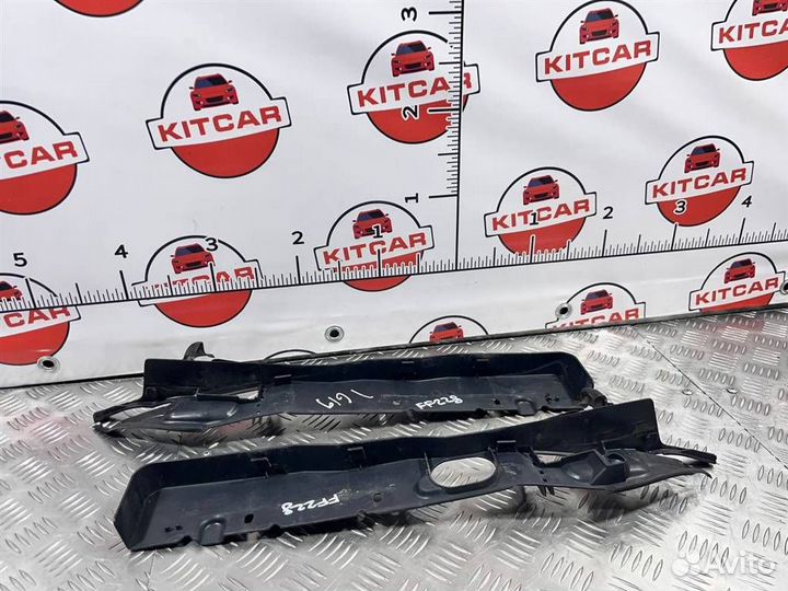 Накладка крыла под капотом Ford Focus 2