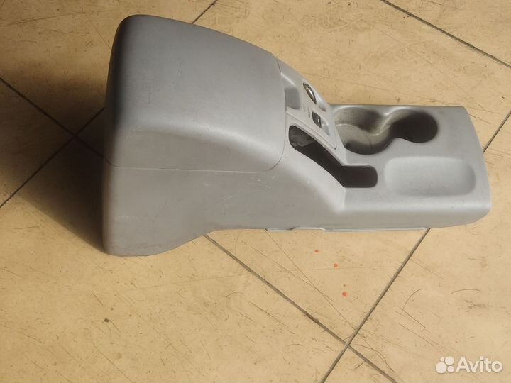 Подлокотник Mitsubishi L 200