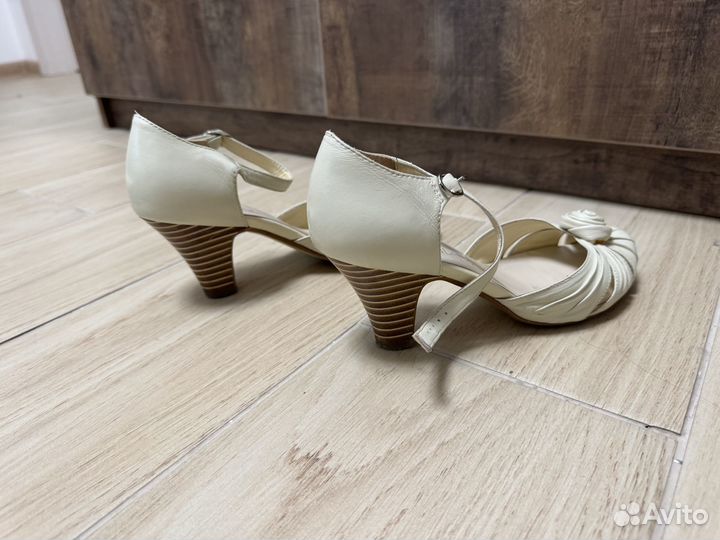 Туфли открытые женские 37 размер натуральная кожа