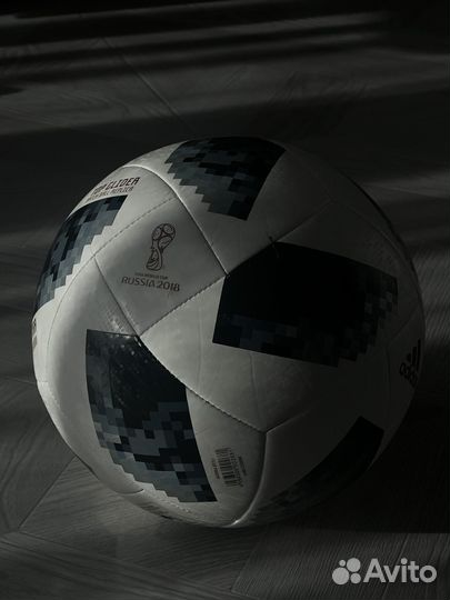 Футбольный мяч adidas world cup 2018