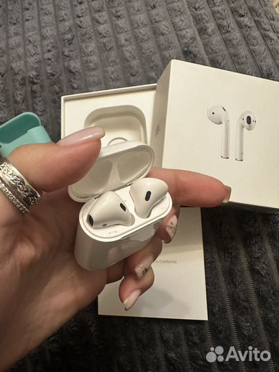 Беспроводные наушники apple airpods