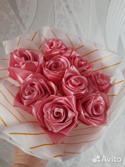 Букет цветов из атласной ленты