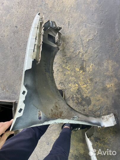 Крылья передние реле логан