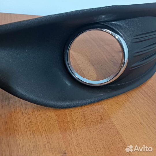 Оправа противотуманной фары Ford Focus 2 рест прав