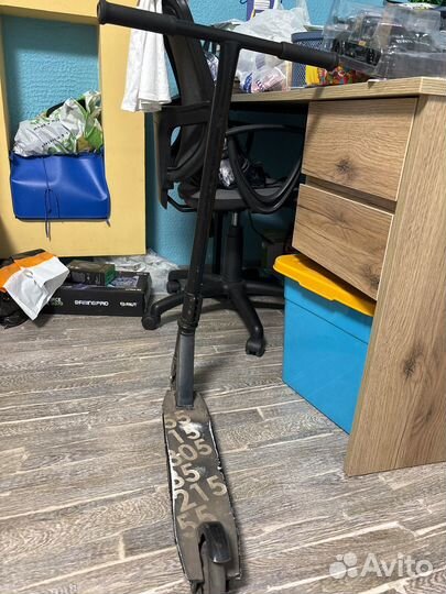 Самокат трюковой vector