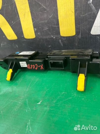 Кнопка аварийной сигнализации Kia Xceed 1 G4LD