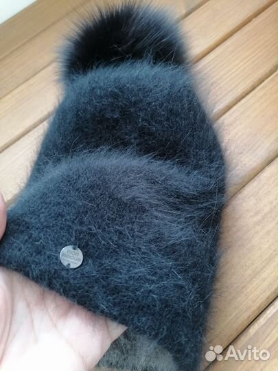 Шапка из ангоры с помпоном