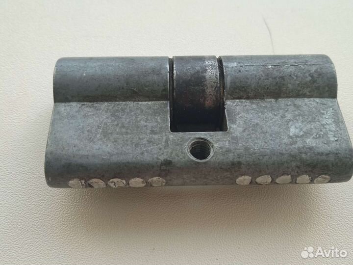 Замок с ключами