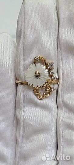 Золотое кольцо с камнем 17р