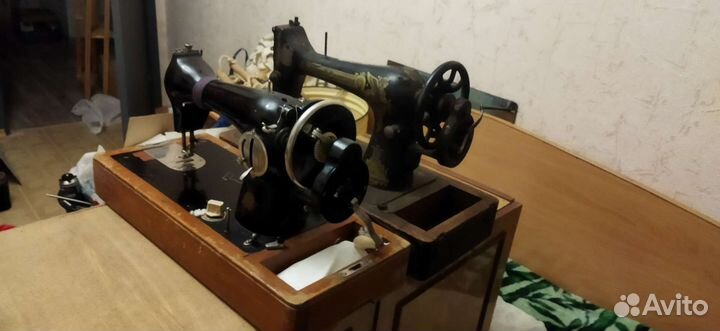 Работает, заедает