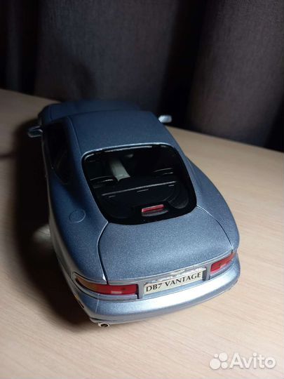 Aston Martin DB7 Vantage Модель автомобиля