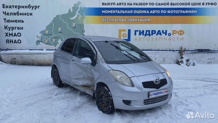 Замок двери задней правой Toyota Yaris (XP90) 6905