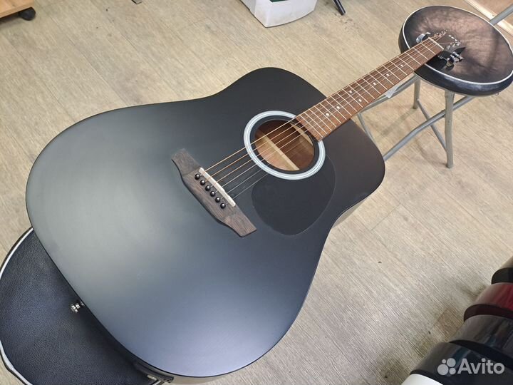 Гитара электроакустическая с подключением чёрная