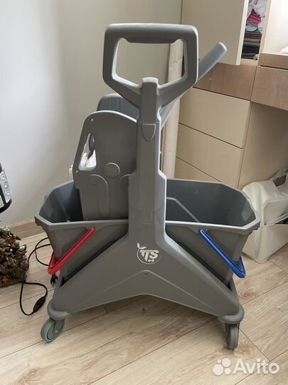 Уборочна тележка Tts