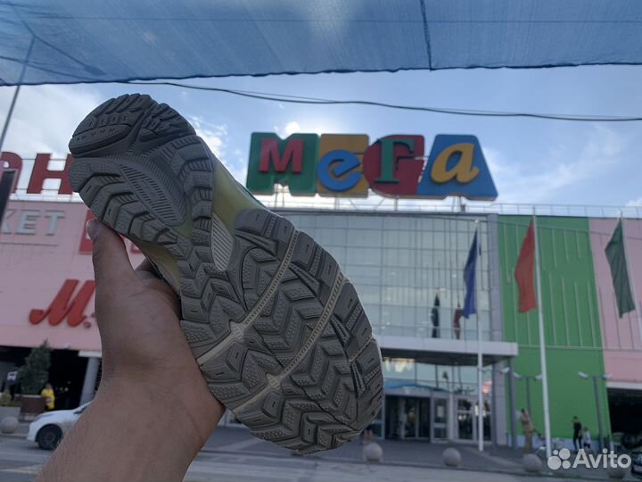 Кроссовки asics