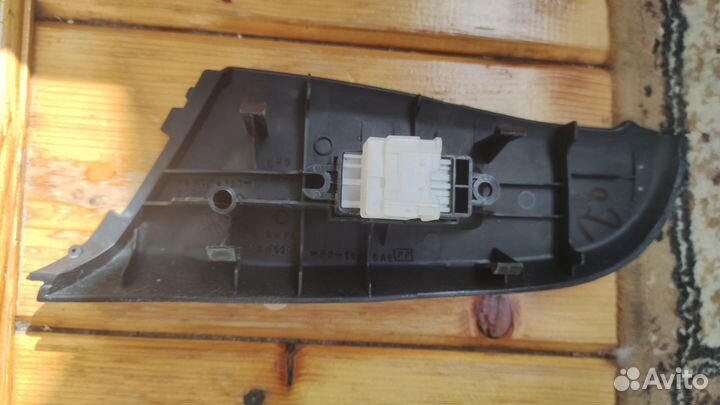 Кнопка стеклоподъемника nissan Almera n16