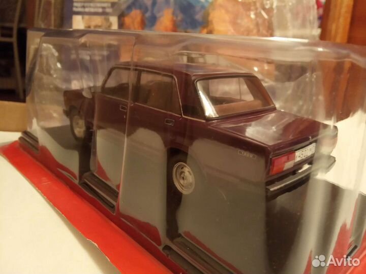 Модель автомобиля ваз 21072 в масштабе 1/24
