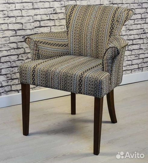 Мягкий стул со спинкой