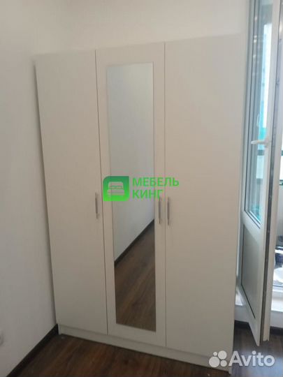 Шкаф с зеркалом