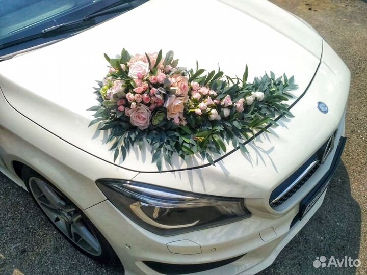 Свадебное украшение на машину