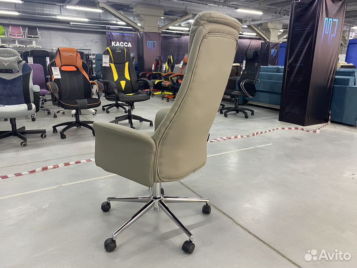 Современное компьютерное кресло