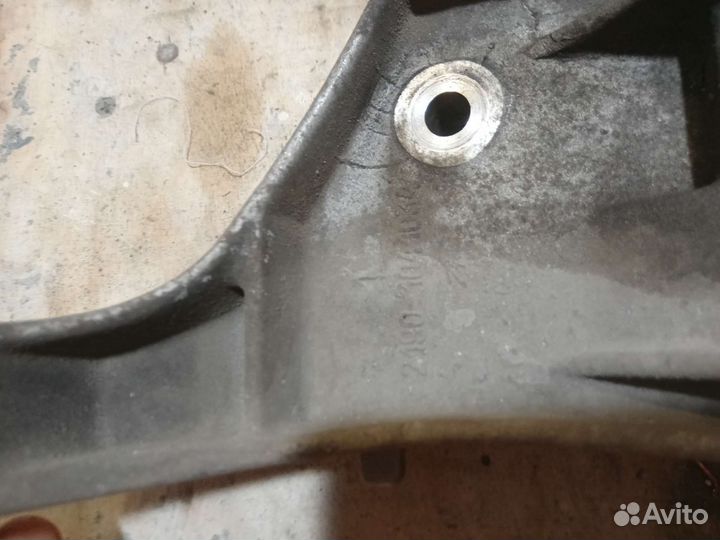 Кронштейн генератора granta