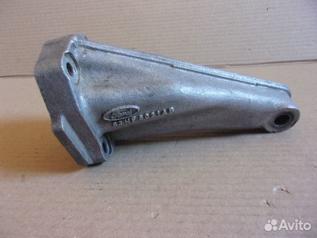 Форд Сиерра 84г., левый кронштейн двигателя