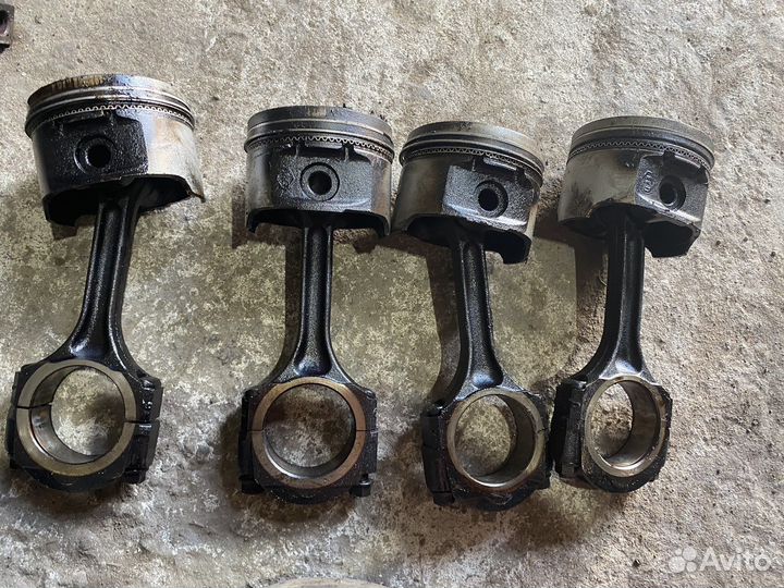 Поршни в сборе с шатунами логан