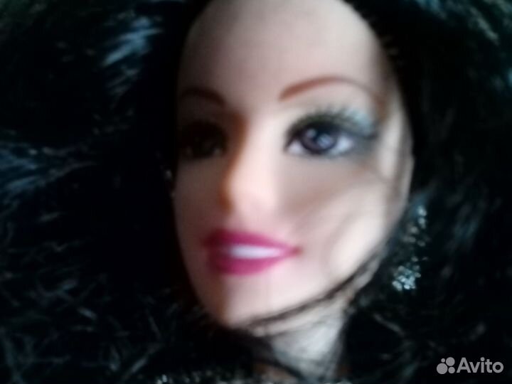 Кукла в свадебном платье