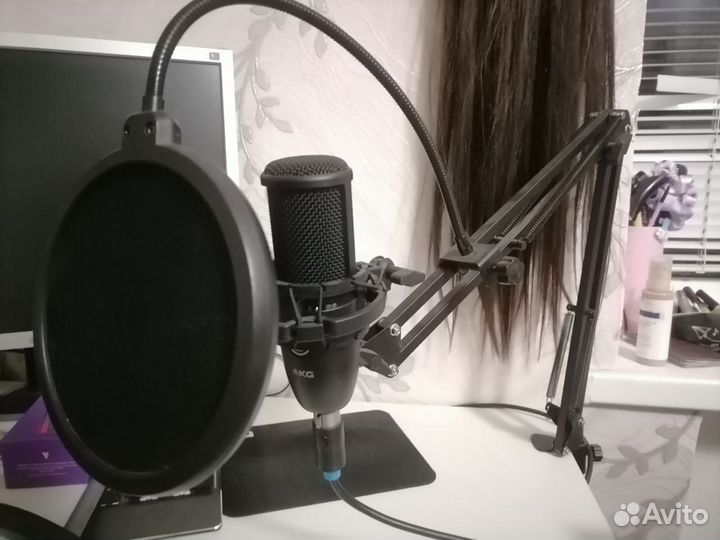 Студийный конденсаторный микрофон AKG P120