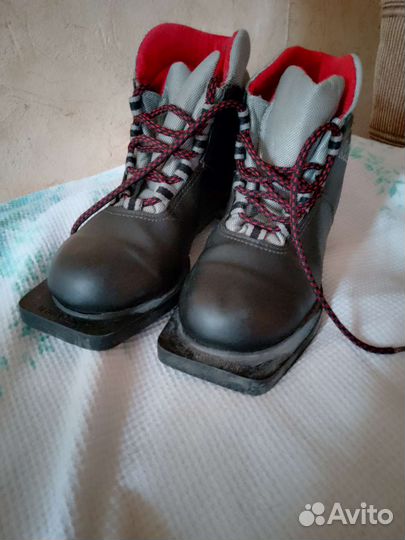 Лыжные ботинки