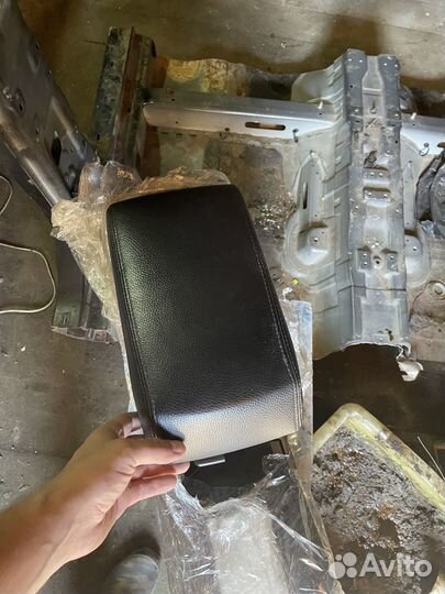 Подлокотник subaru legacy 5