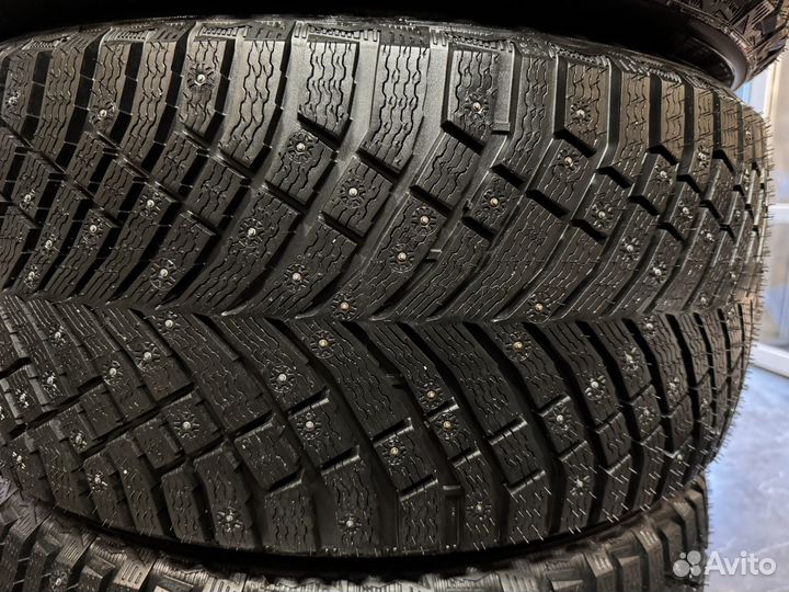 Michelin X-Ice North 4 SUV 275/45 R21 и 315/40 R21