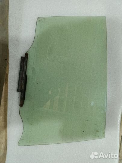 Стекло боковое заднее правое rav4 40